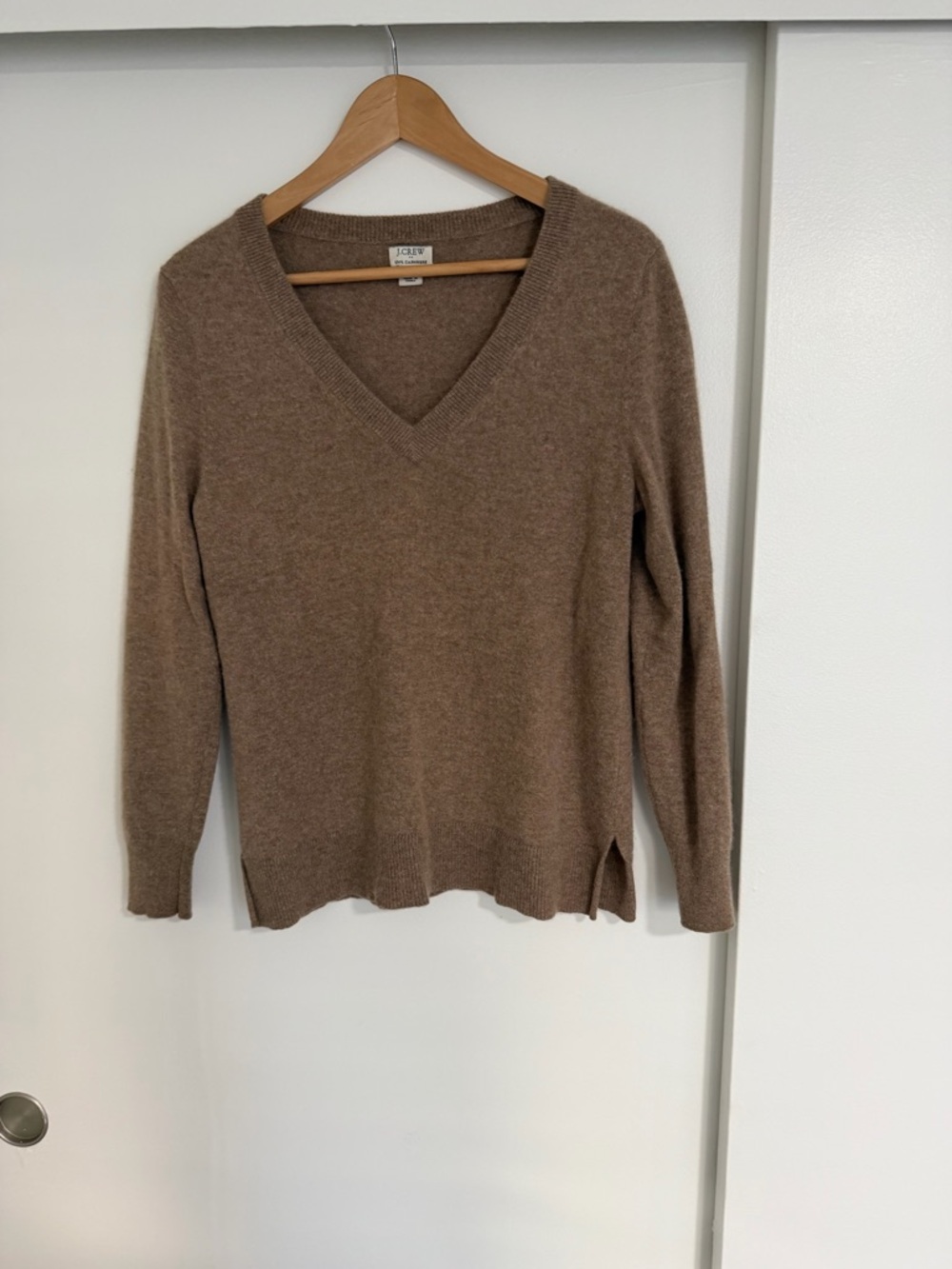 Women's V-Neck Cashmere Sweater in Taupe Brown